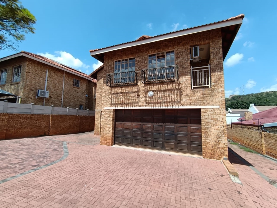 5 Bedroom Property for Sale in Safari Gardens North West